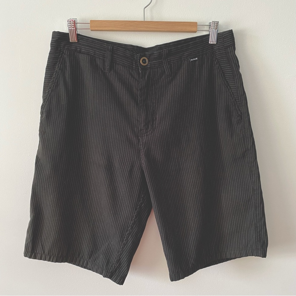 Hurley mens black and white pinstripe casual shorts size 32